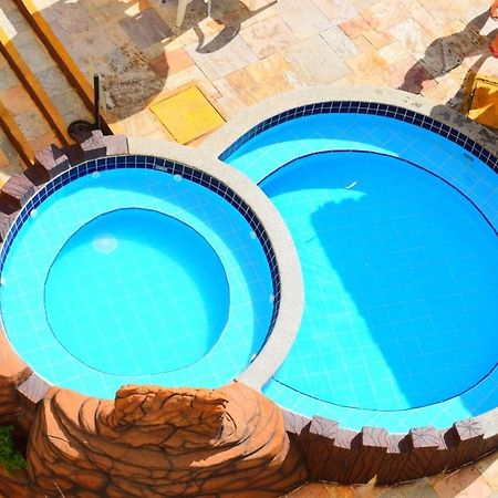 Flat Para Temporada Perto Singapura Shopping Com 7 Piscinas, Bar Molhado, Restaurante - A 3 Min Centro De Caldas Novas! Экстерьер фото
